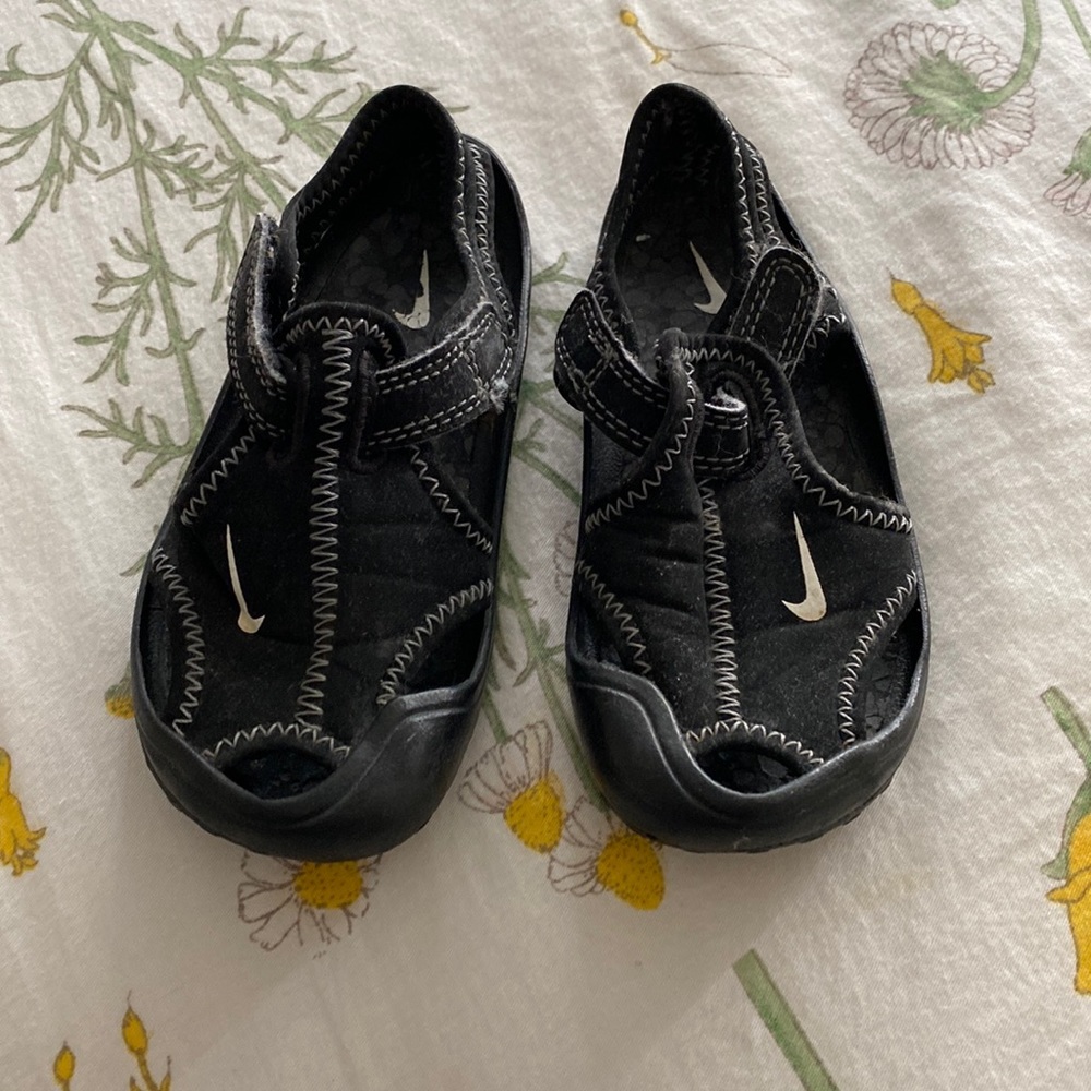 Nike sandals 8C